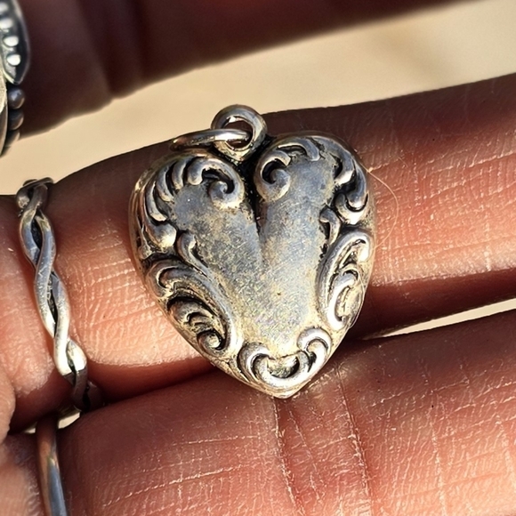 Vintage Victorian revival silver repousse scrollwork puffy heart pendant - Picture 8 of 16